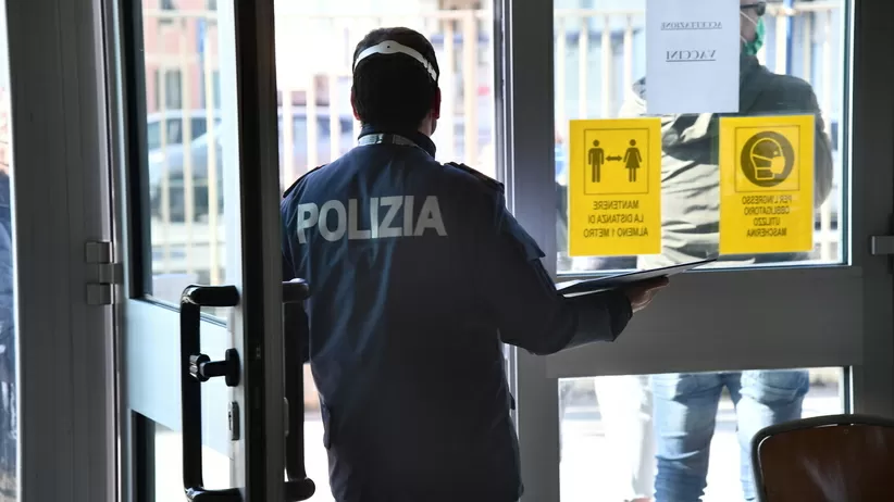 Włochy kolejnym państwem wstrzymującym szczepienia serią AstraZeneca. Powodem nagła śmierć żołnierza
