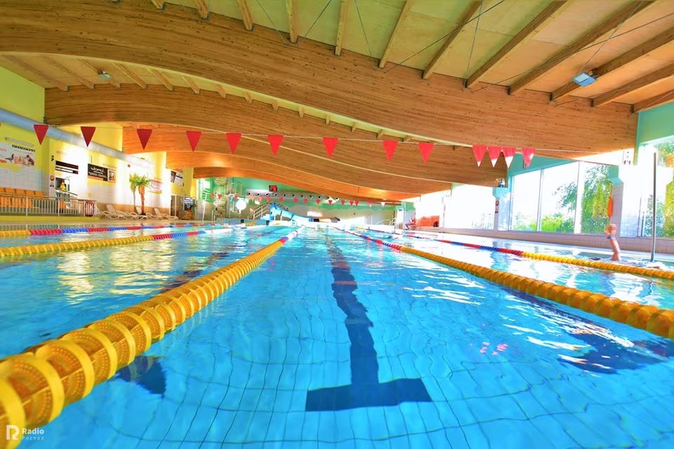 Woda w basenie zabija koronawirusa w 30 sekund.