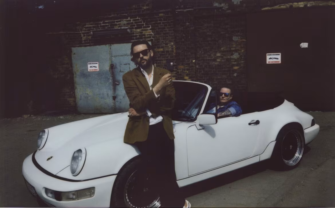 Tomasz Makowiecki powraca z wyczekiwanym „Bardziej niż zwykle”