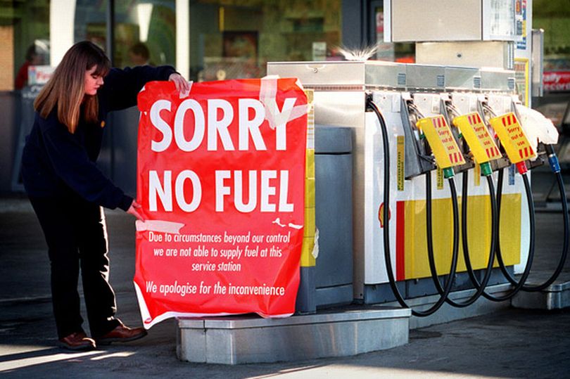 W Wielkiej Brytanii brakuje paliwa!?  Dlaczego zamykane są stacje benzynowe?