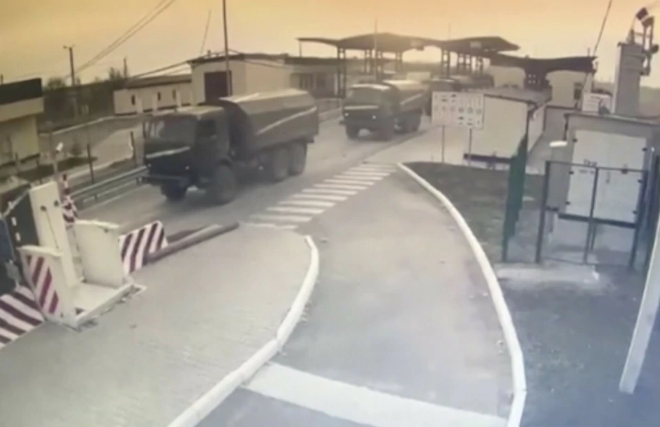 Rosyjskie wojska przekraczają granicę z Ukrainą na Krymie, fot. ukraińska straż graniczna
