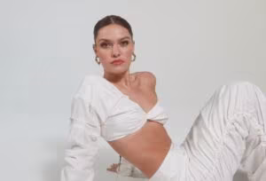 Bow Anderson w nowym singlu „Selfish”