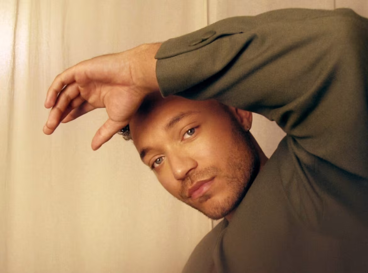 Alexander Oscar w nowym singlu „Light Me Up”