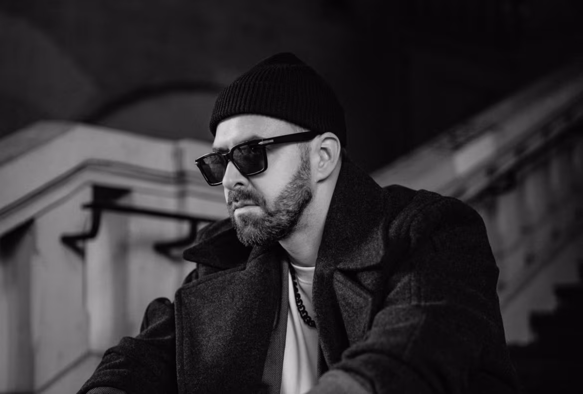 Grzegorz Hyży powraca po wakacyjnej przerwie z nowym „Sztosem”!