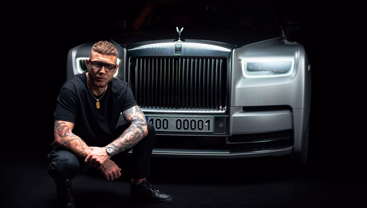 Kubańczyk zostawia „Ciuchy Za Drzwiami”