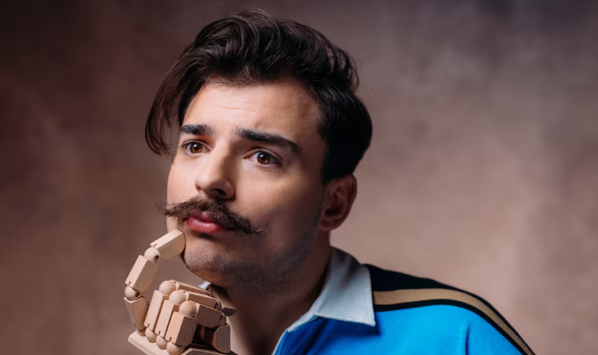 Wszystkie twarze Wiktora Dyduły w najnowszym klipie