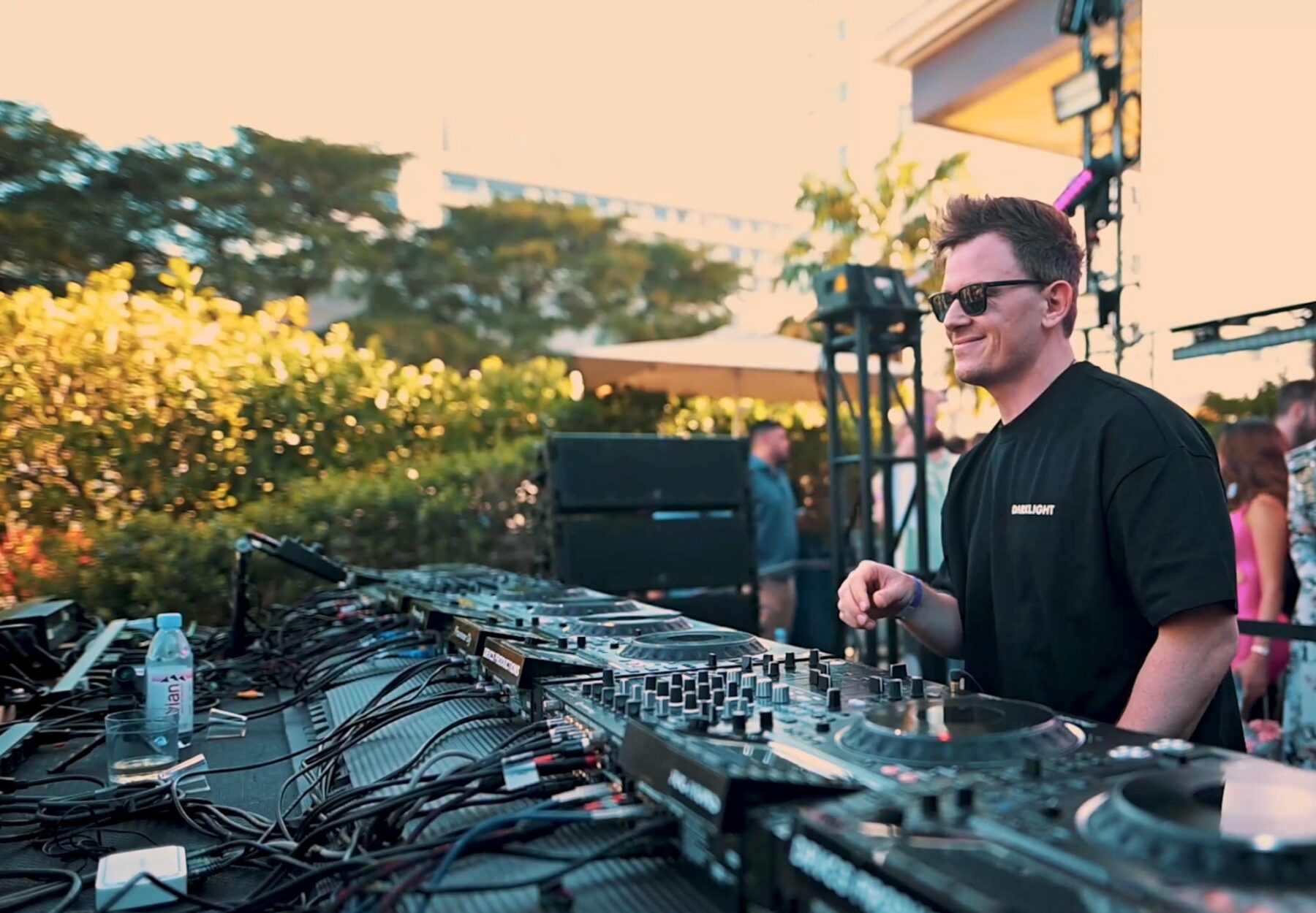 Fedde Le Grand i Melo.Kids po raz kolejny łączą siły, do artystów dołącza Mila Falls 3 Fedde Le Grand 1