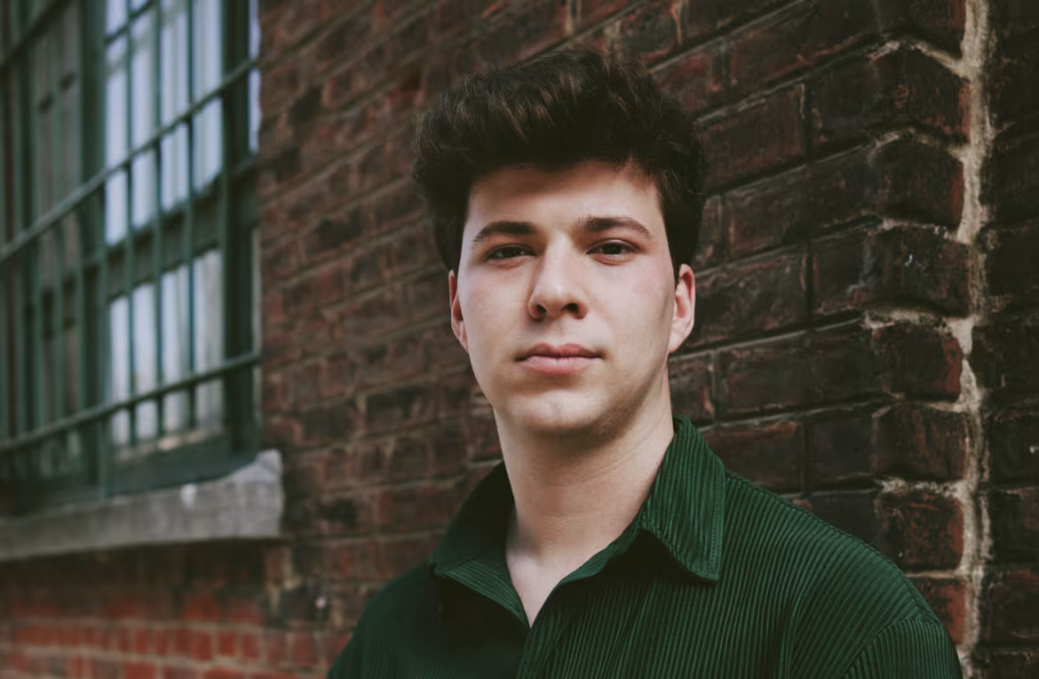 Berre otwiera oczy w nowym singlu „Thrill Of It All”