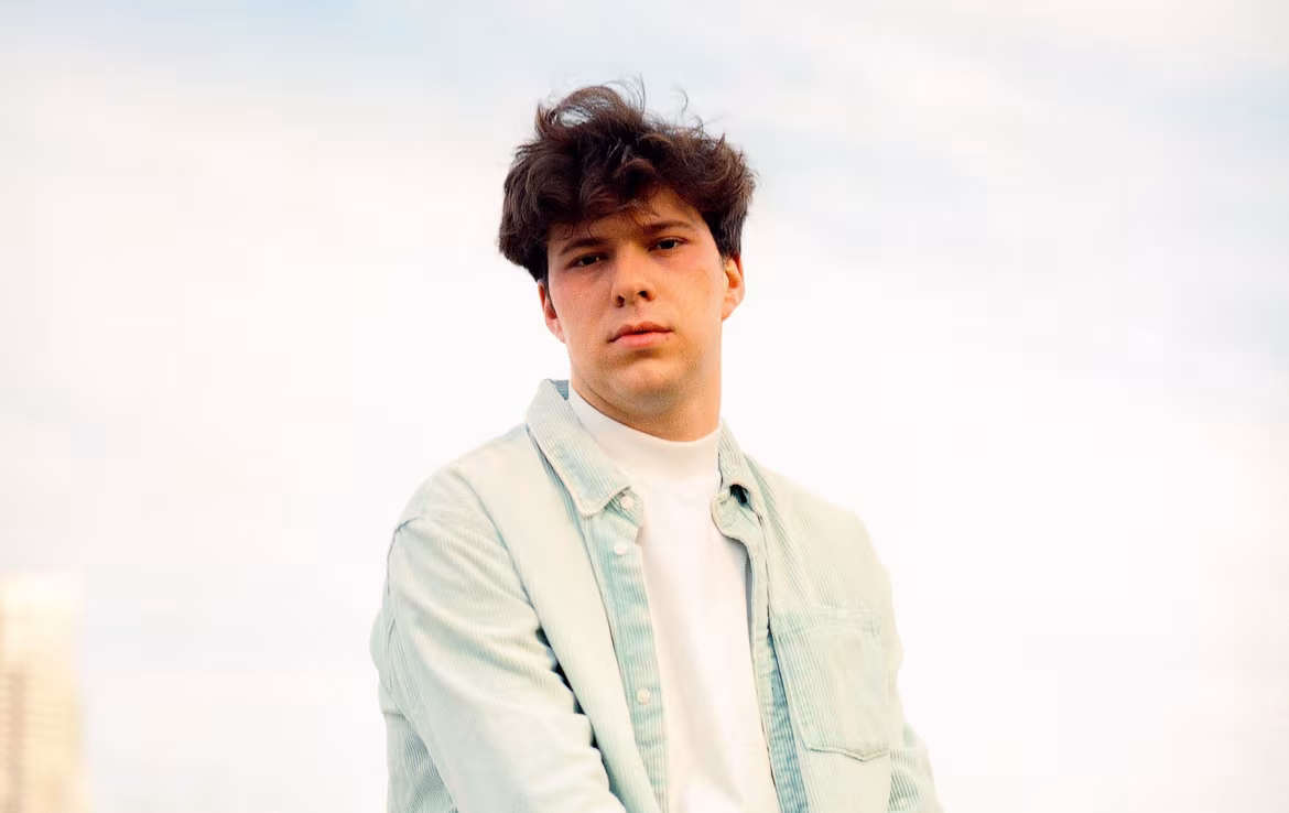 Berre z premierą nowego singla „Kissing Strangers”