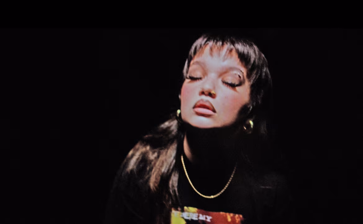 Lola Young dzieli się z fanami premierową piosenką