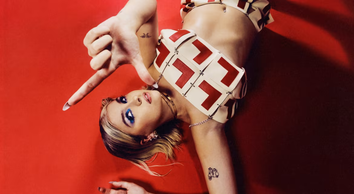 Caity Baser konfrontuje się z hejterami