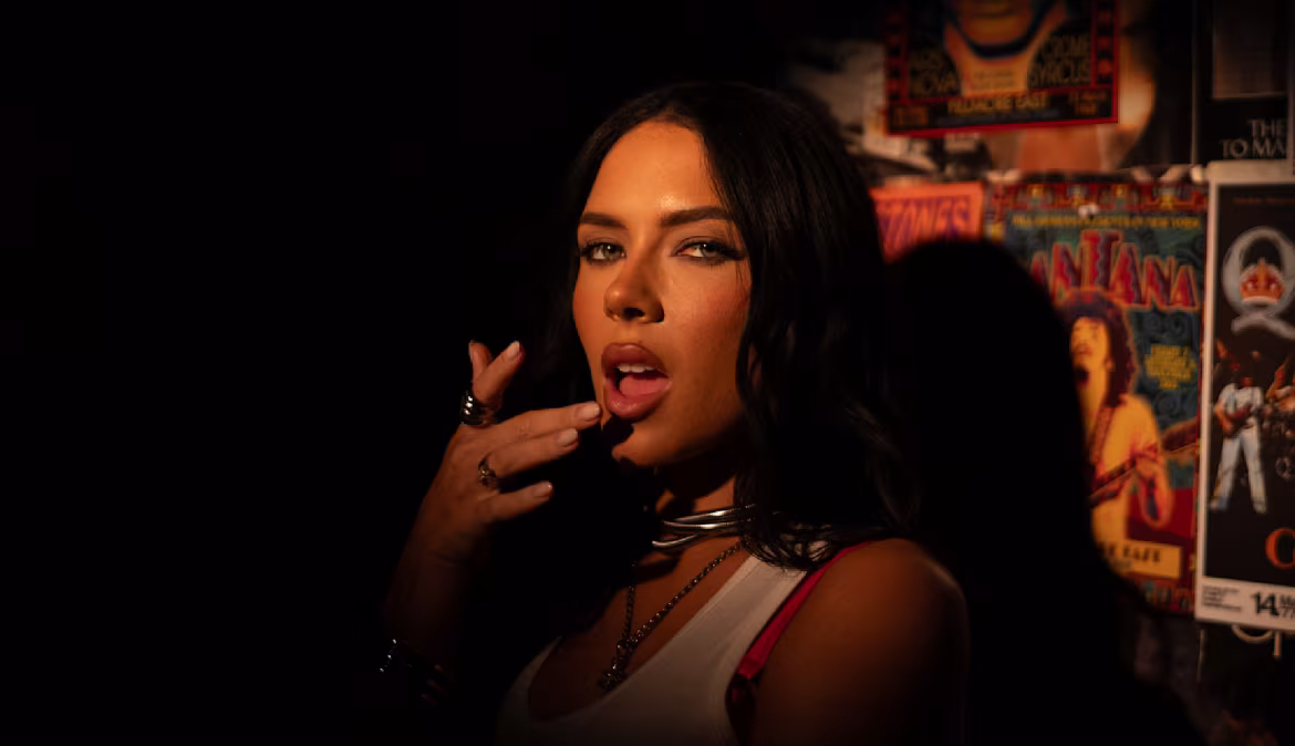 Kaeyra prezentuje „Kiss Kiss” – manifest pewności siebie i niezależności!