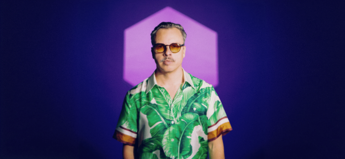 Purple Disco Machine zaprasza do „Ghost Town”
