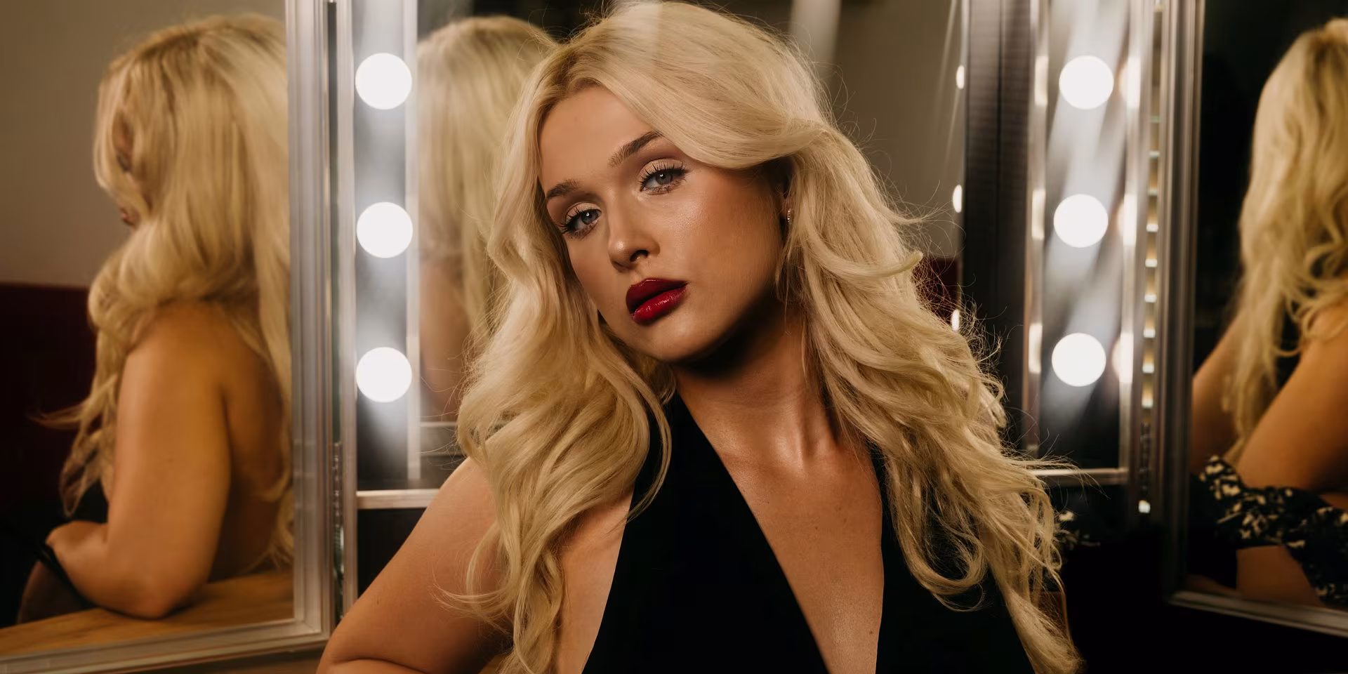 Blu odkrywa maski w relacjach w singlu „Hollywoodzkie role”